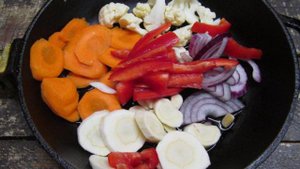 Овощи под молочным соусом с рисом