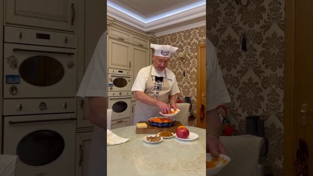 Готовим с Петровичем  вкусный салат "Испанская любовь" из копченой куриной грудки и апельсина