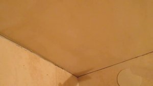 Как подрезать потолочный плинтус без специального инструмента. Только нож и карандаш!