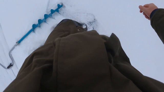 Ладожский окунь зимой ! Рыбалка со льда в деревне Кобона