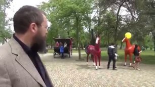 Герман Стерлигов увидел макет лошади в парке