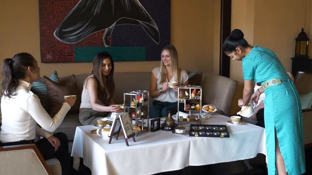 High Tea at Fairmont The Palm смотреть онлайн