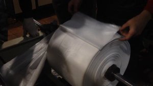 Как делают полиэтиленовые пакеты.  How to make plastic bags.
