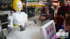 Мороженое волгоградцам продает говорящий робот