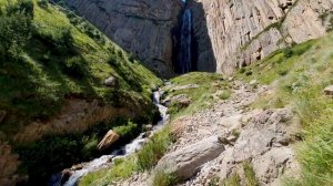 Великолепный Водопад Высоко в Горах - Шум Воды и полный Релакс