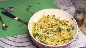 Спагетти из кабачка. Рецепт закуски острой по-корейски.
