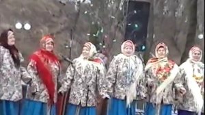 Молодая канарейка из сада вылетала девкам золото давала.