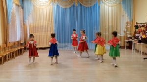 Танец с платочками.Старшая группа