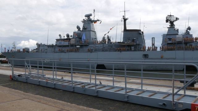 Marinemusikkorps Kiel - "Anchors Aweigh" Auslaufen Fregatte "Bayern" inkl. Hissen der Landesflagge смотреть онлайн