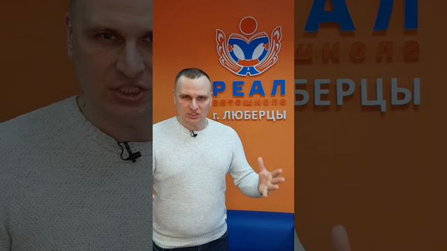 Нужно ли включать поворотник при объезде ямы? 🤔 на вопрос отвечает Волков Алексей Викторрвич