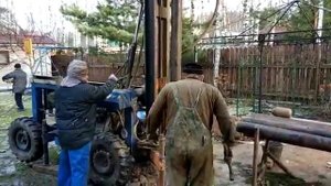 Бурение скважины на воду малогабаритной установкой.