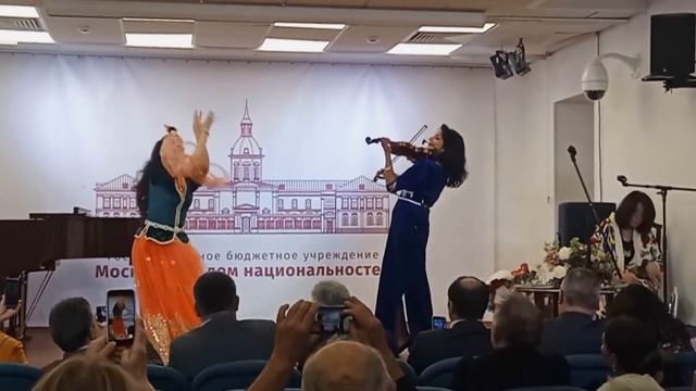 Скрипка: Нохид Зейналпур, танцовщица Екатерина Маркевич. Восточный танец. Юбилей Х.Д.Хамранкуловой