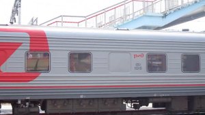 Электровоз ЭП20-033 на первом пути станции!! Плюс объявление о прибытии поезда №455!!!