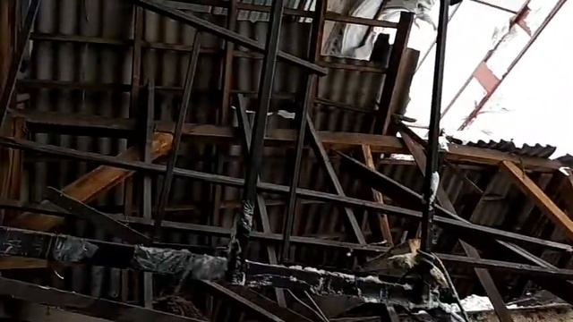 Крыша упала. Сломалась перекрытие. смотреть онлайн