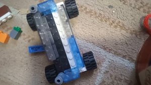 собираем машину из лего