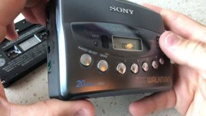 Stranger Things Inspired Nostalgic Sony Walkman WM-FX451 Review!