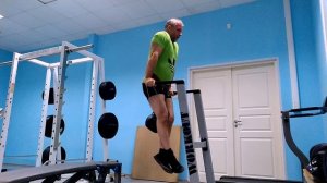 Отжимания на брусьях с доп. весом 32 кг! Три мощных подхода на максимальное количество повторений!