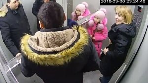 Неадекват сломал лифт на ходу. Уфа. 30-03-2018 (без звука)