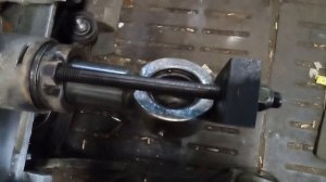 Полезный совет по разбору гидроцилиндров  Как вытащить буксу.