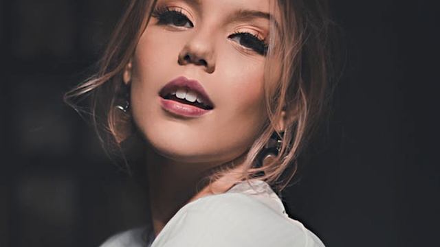 Помогала тёте 8 лет, а она меня нагло обманывала смотреть онлайн