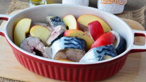 Скумбрия с яблоками запеченная в духовке