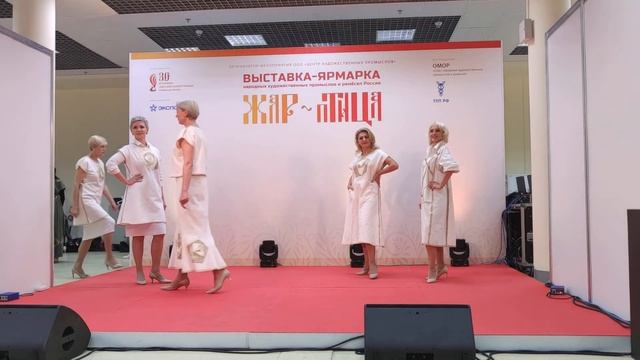 Коллекция Натальи Афоничкиной "Золото на белом" Жар-Птица 2021 смотреть онлайн