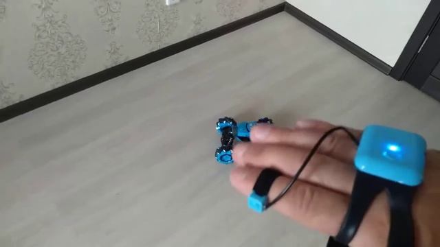Трюковая машинка перевертыш 2 0 с управлением жестами | Видео обзор