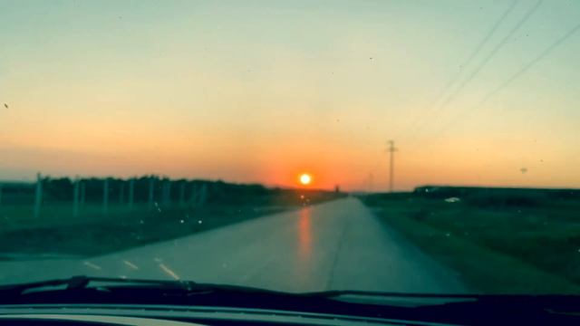 Дорога и медитация на закатное солнце