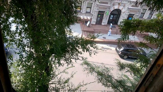 В Днепре шум в квартире при открытых окнах. смотреть онлайн