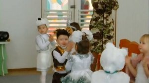 Танец СЮРПРИЗ в ясельной группе. Новогодний утренник.