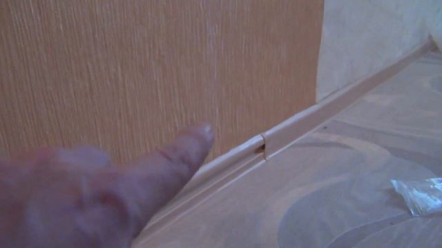 Плинтус напольный Монтаж плинтуса Ремонт квартиры Плинтус с кабель-каналом Пластиковый плинтус МДФ смотреть онлайн