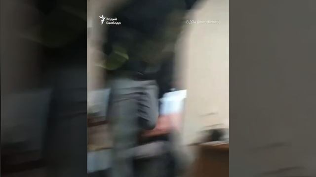 МРАЗИ врываются в дома , поздравляю с 37 годом. Что делать с бандитами ? в своем доме? БЕЛАРУСЬ смотреть онлайн