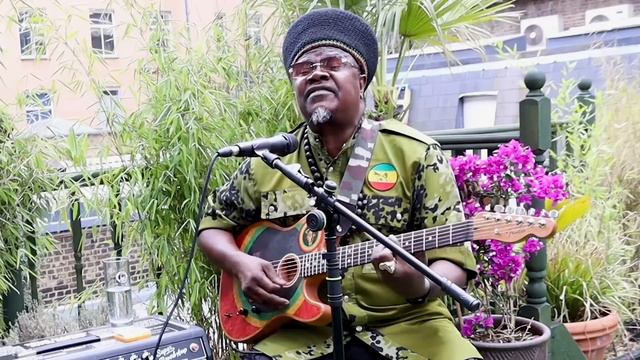 Luciano | Fender Artist Check-In | Fender смотреть онлайн