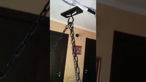 Люстра из колеса повозки.