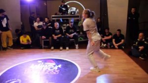 pro 1x1 bboy ? vs bgirl Lady Dee - брейкданс батл WINTER WARS 2020