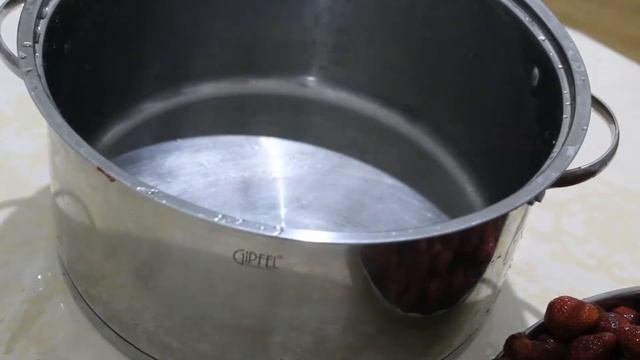 КЛУБНИЧНОЕ И ЗЕМЛЯНИЧНОЕ ВАРЕНЬЕ