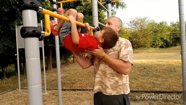 #тренировка #спортлетом#детииспорт
Тренировка на спортплощадке летом. Ведем здоровый образ жизни