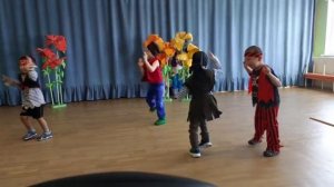 Отрывок из сказки Буратино в исполнении воспитанников старшей и подготовительной группы