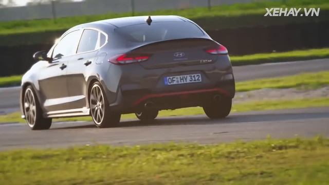 Kia Seltos 1.6 Premium logo mới về VN, i30 Fastback N 2022, Land Rover Defender 2022 thêm bản SVR смотреть онлайн