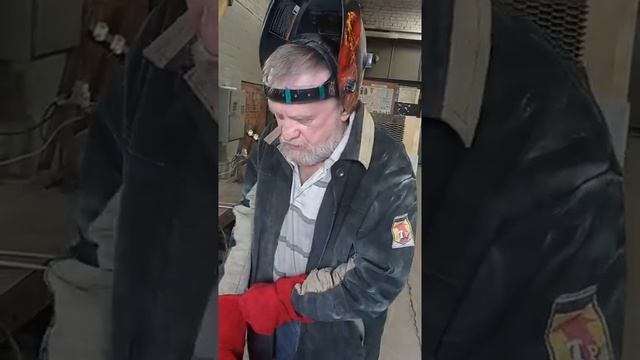 Действующая величина силы тока на трёхфазном инверторном сварочном аппарате Неон смотреть онлайн