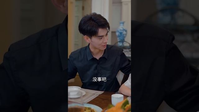 【全集】灰姑娘被逼相亲认错人，为了搞砸她故意摸人腹肌，没想到霸总迫不及待带她去领证，白捡一个身价不菲的气质总裁《顾少的闪婚娇妻》1~104 #短剧 #霸道总裁 #逆袭 #都市 #打脸 смотреть онлайн