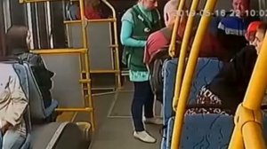 Выкинул контролёра из автобуса