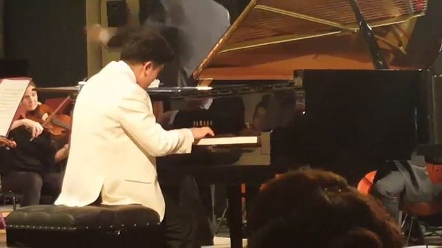 Juni kim..Mozart's piano concerto No 23k 488 in A major. смотреть онлайн