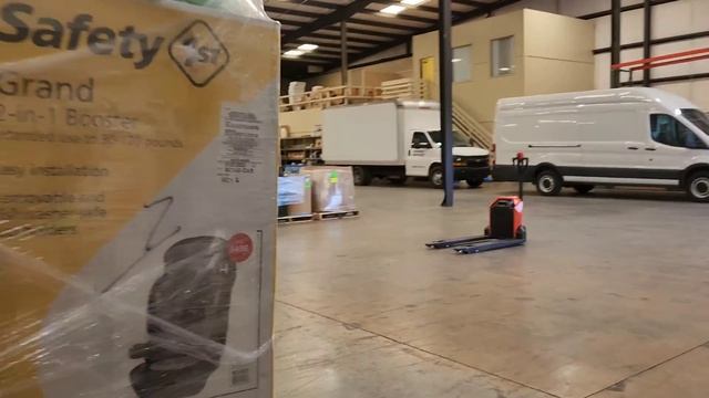 Ажиотаж на складе паллетов. Новая поставка из магазина Таргет. смотреть онлайн