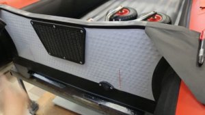 Установка транцевых колес на лодку НДНД Polar Bird, видео инструкция.