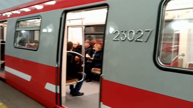 Метропоезд 81-722.1/723.1/724.1 (Юбилейный-2) (№22025 - №22026). Станция метро Академическая смотреть онлайн