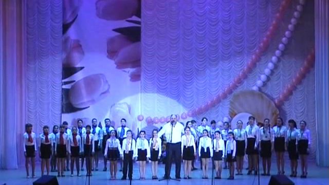 Мэр г.Енакиево исполнил песню с детским хором смотреть онлайн