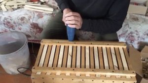 Сколачиваю рамки для пчёл .