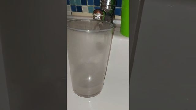 эксперимент с счётчиком горячей воды, льётся но не крутит , обем 2 литра в минуту смотреть онлайн