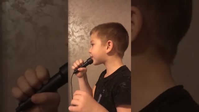 Потолок ледяной дверь скрипучая. Зима. Марк поёт эту песню с 2 лет). Смешное видео. смотреть онлайн